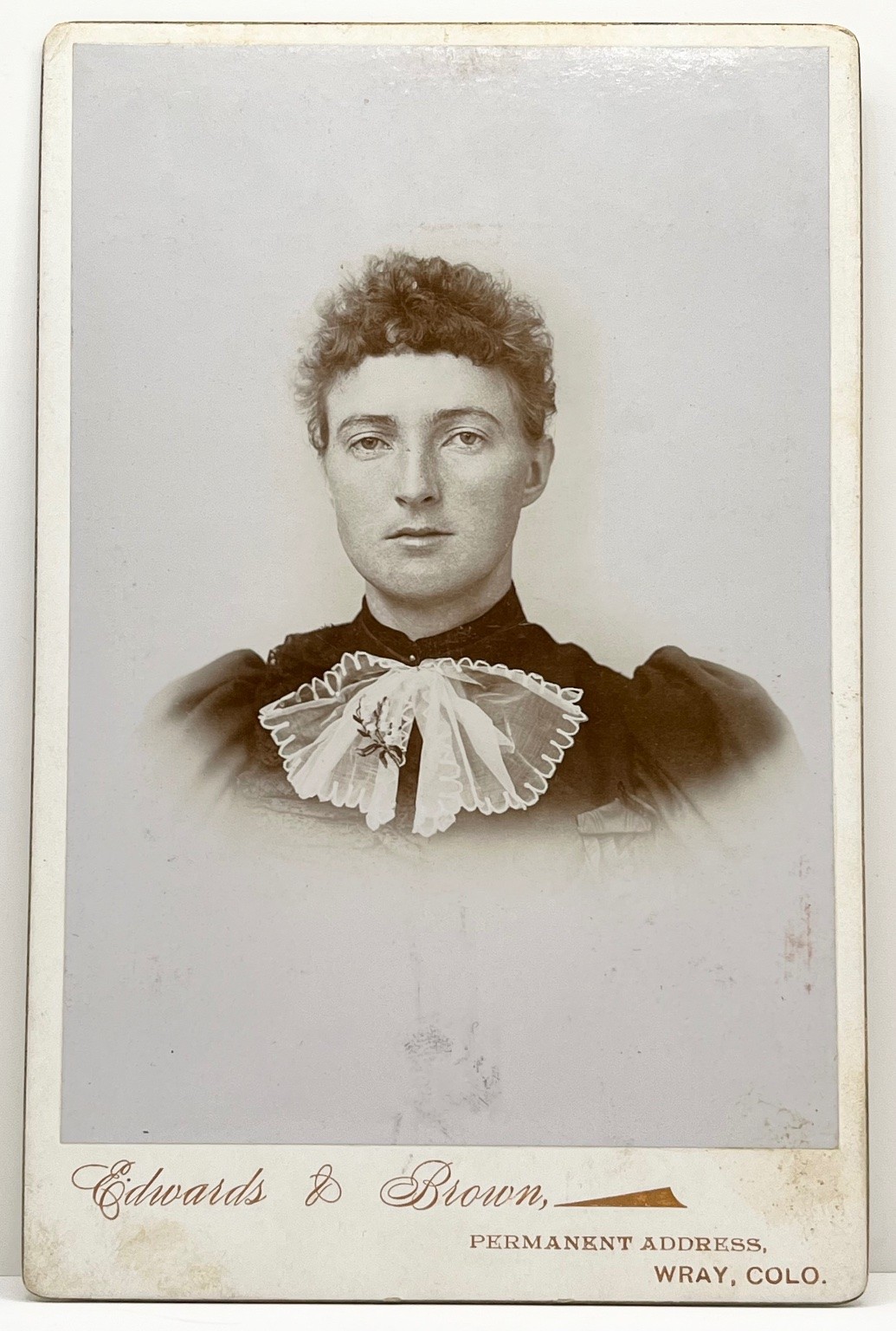 1890s Antique Photo Wray Colorado Stoic Woman Edwards & Brown Cabinet Card