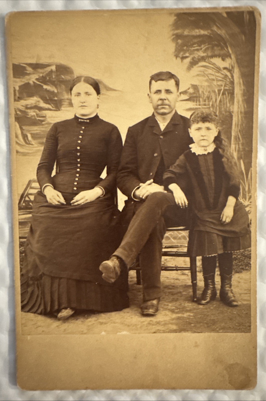 Vintage 1890s Victorian Family Portrait Cabinet Card Painted Backdrop 6.5”x4.25”