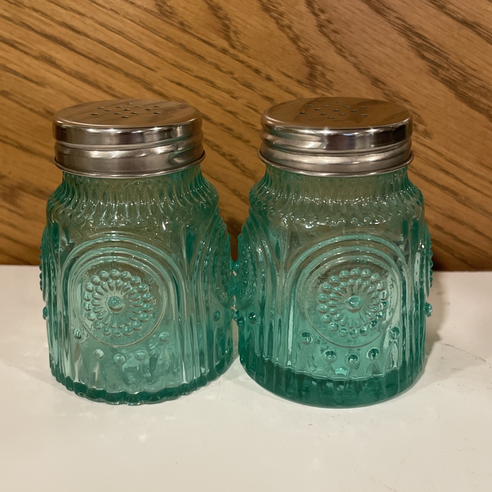The Pioneer Woman Adeline Teal Pressed Glass Salt and Pepper Shaker Set 1990 3”