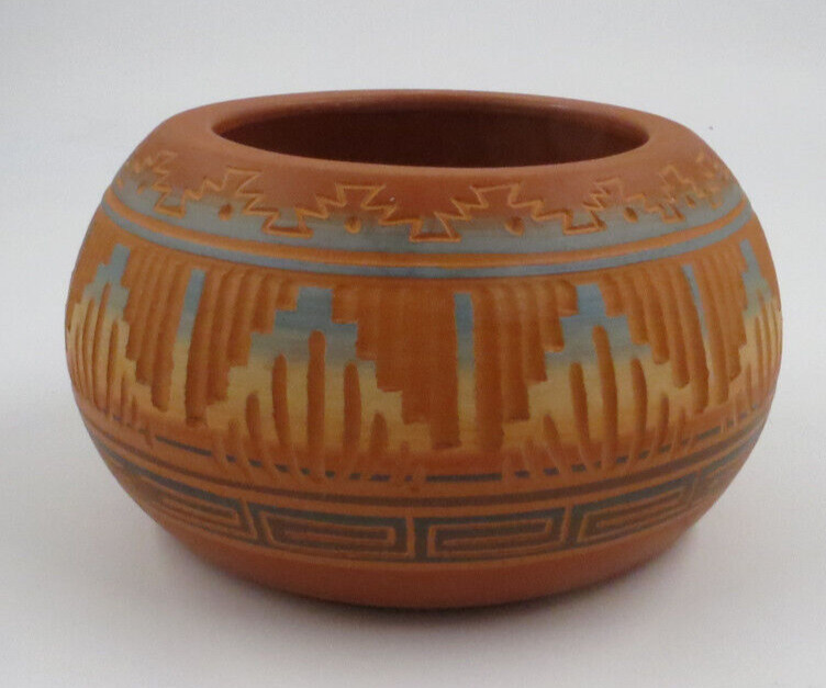 Vintage Native American Navajo Sgrafitto Art Pottery Signed Terry Smith