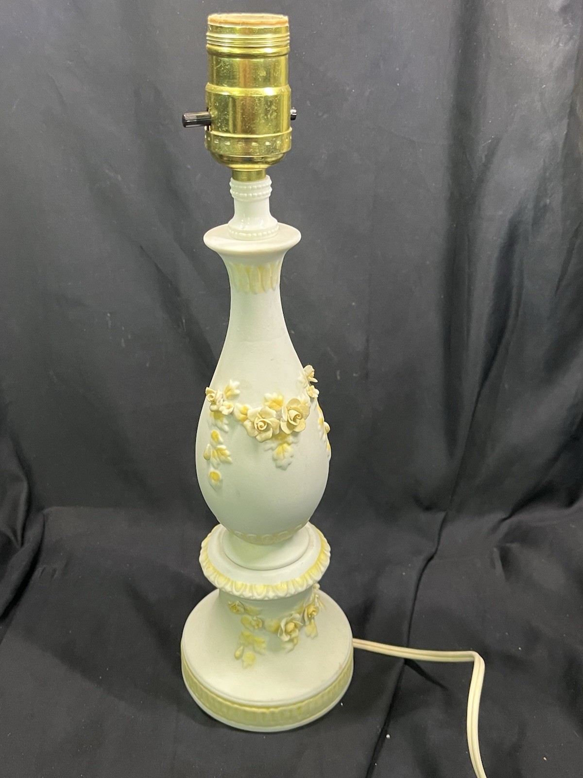 VINTAGE PORCELAIN FLOWER LAMP WHITE PALE YELLOW 14”