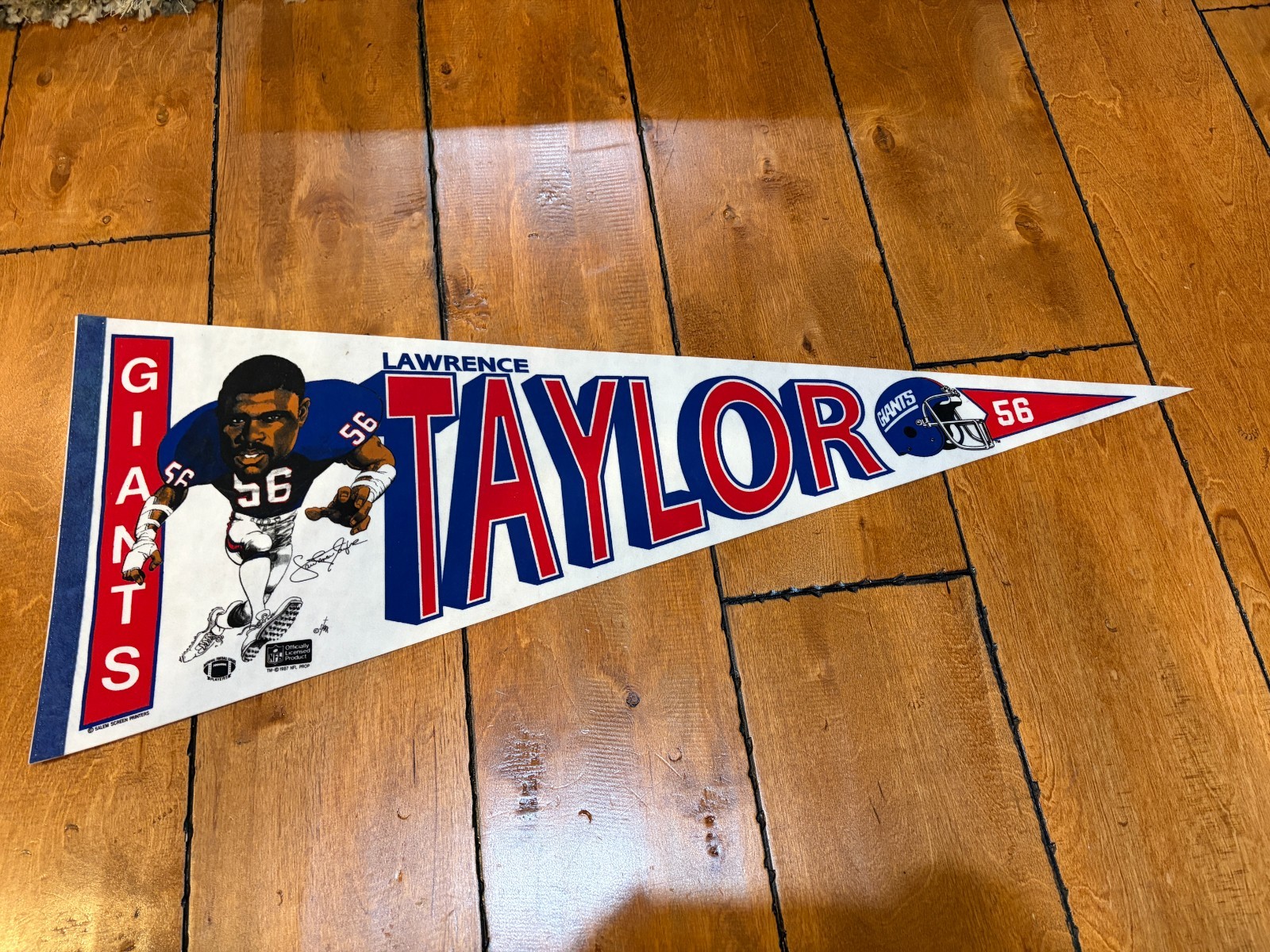 Vintage LAWRENCE TAYLOR NEW YORK GIANTS #56 caricature Full Pennant Flag 30