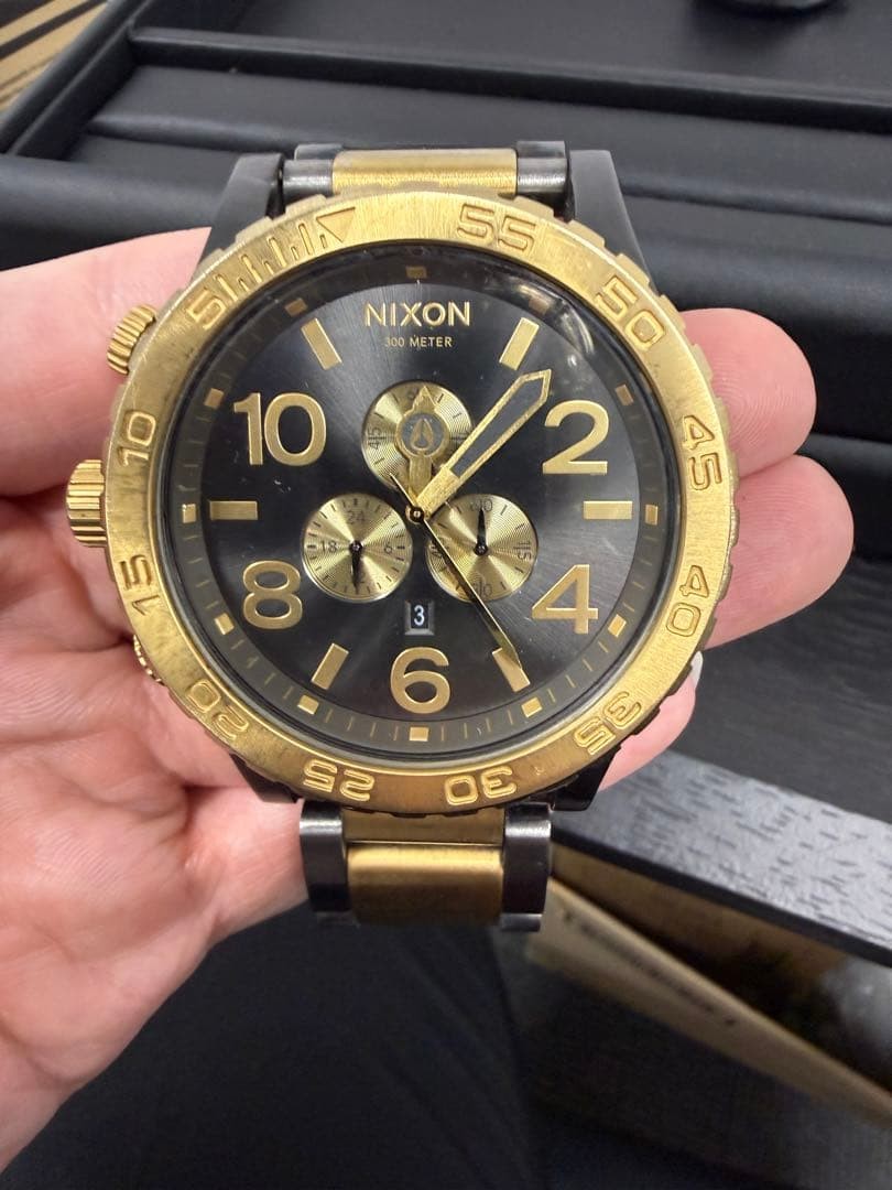 Model NIXON 51 30 Chrono Black Gold