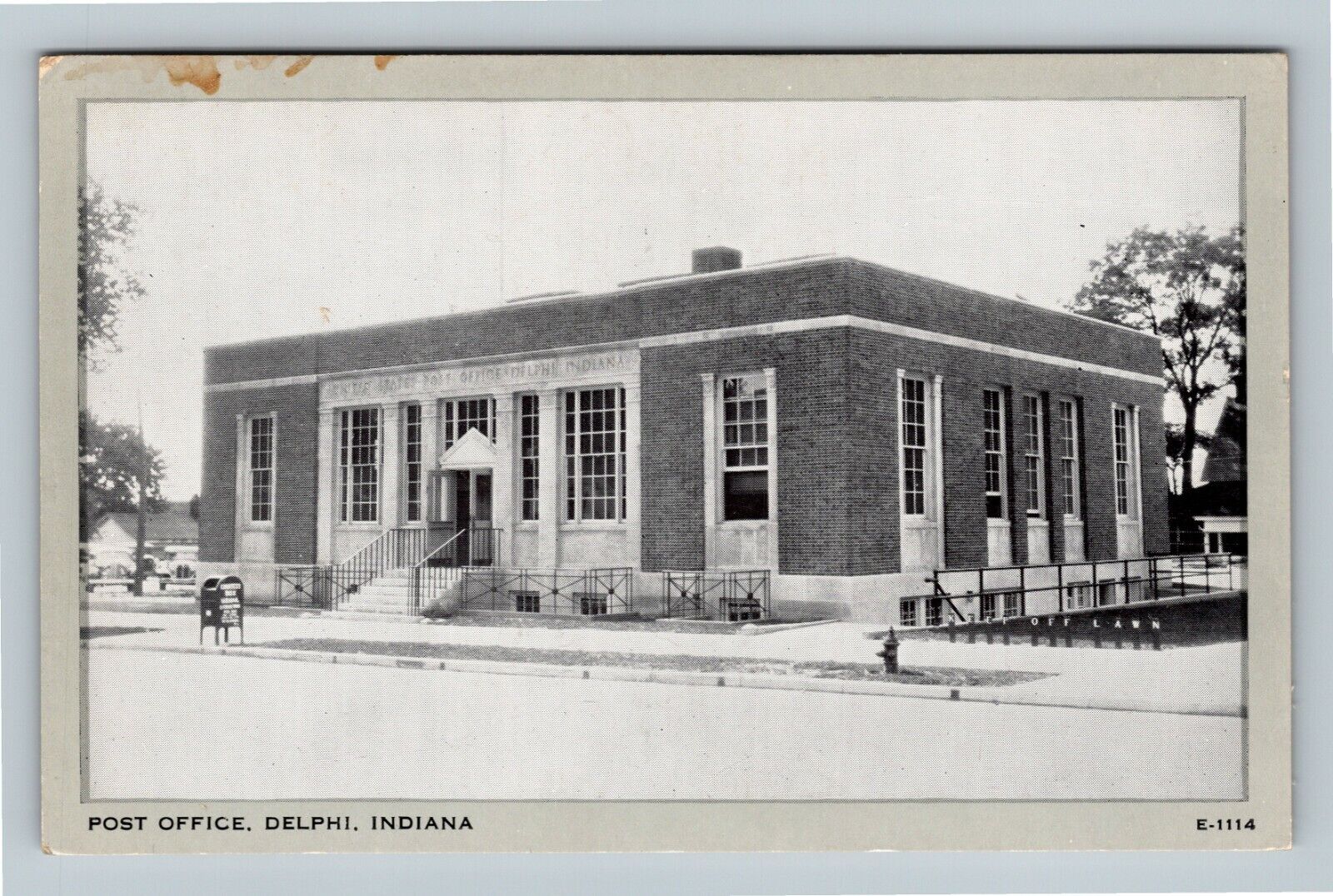 Delphi IN, US Post Office Building, Street View, Indiana Vintage Postcard
