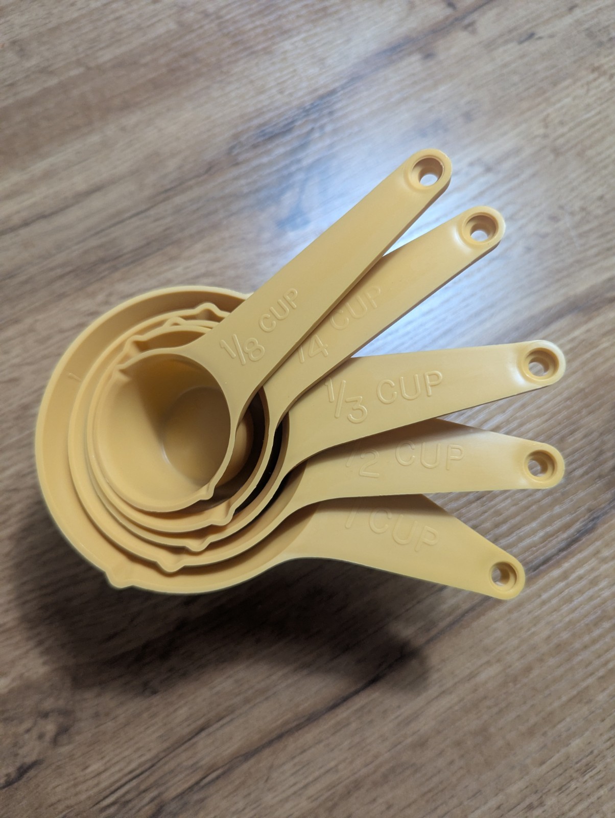 Foley Harvest Gold Plastic Set of 5 Measuring Cups Vintage 1970s - Excellent