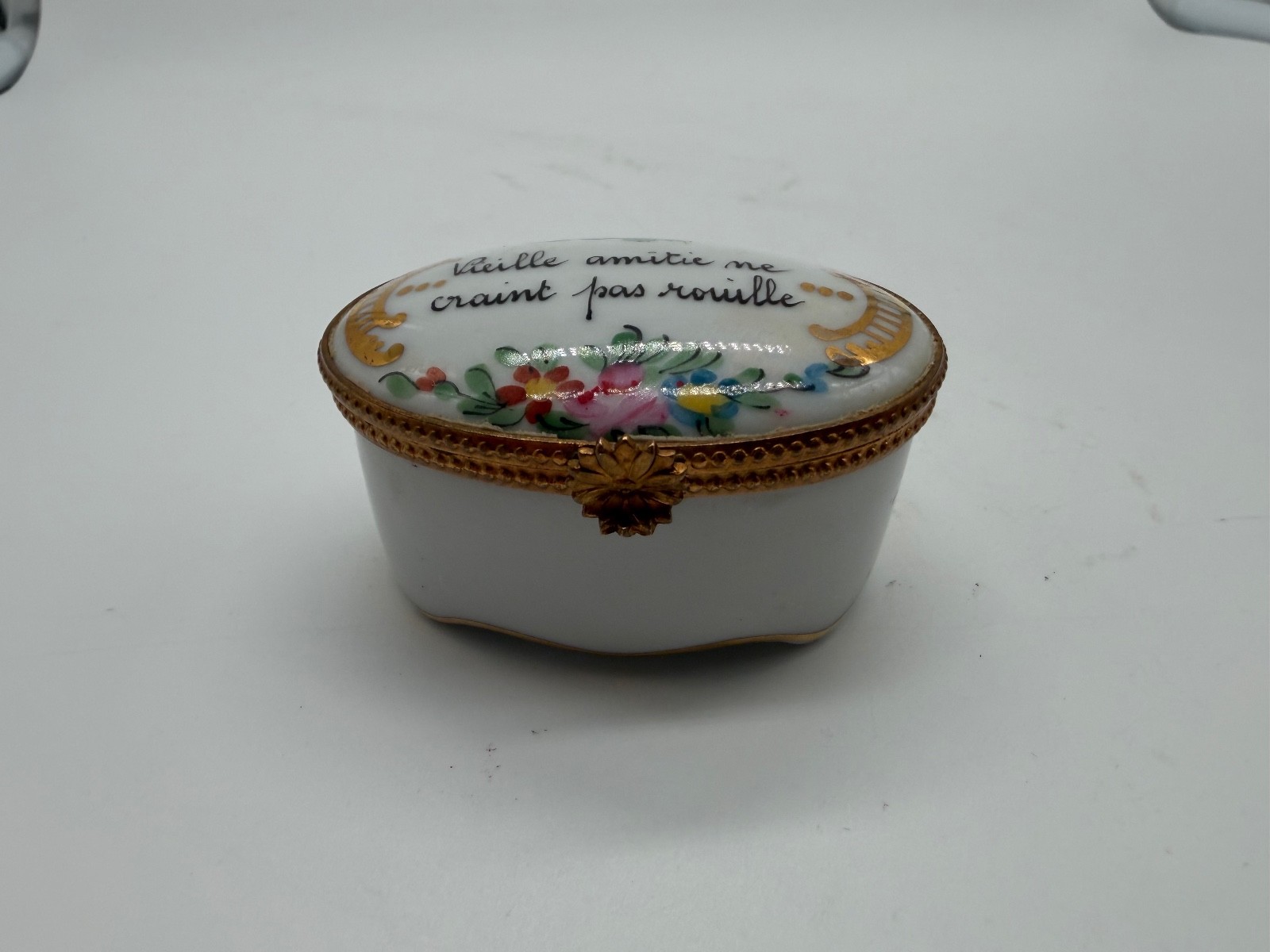 Vtg Limoges France Porcelain Trinket Box Vieille amitie be craint pas vouille