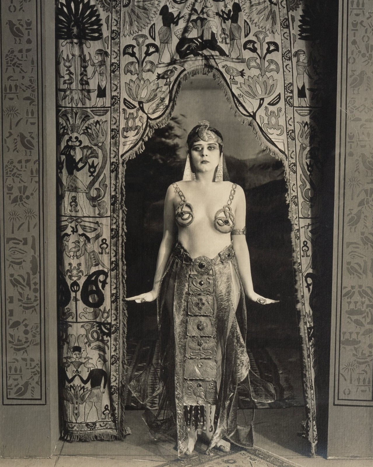 THEDA BARA as Cleopatra - Early Hollywood Movie Star - 8 x 10 inch Photo