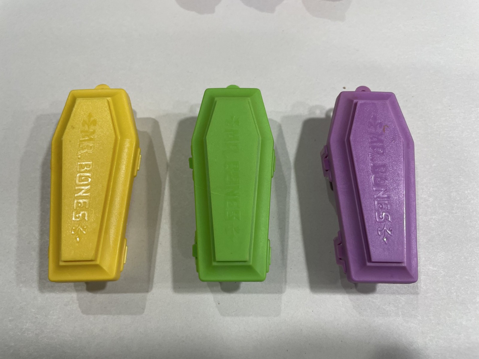 (3) VINTAGE 1970s FLEER MR BONES CANDY Halloween COFFIN CONTAINER Lot Full