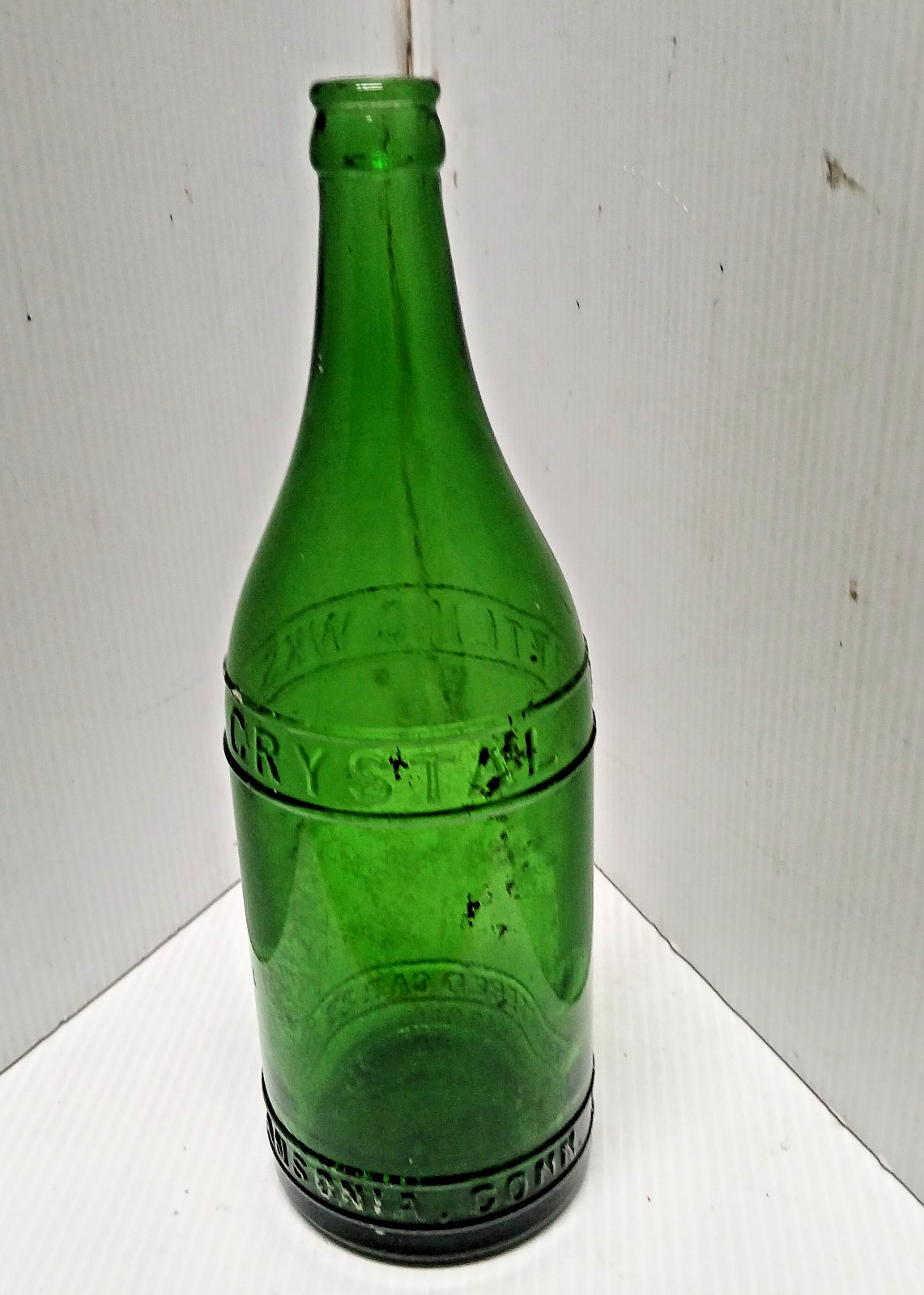 Antique D & B CRYSTAL BOTT. WKS. Ansonia, CT Embossed 28 oz Glass Soda Bottle