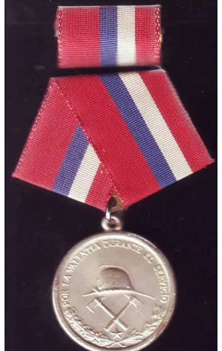RARE VINTAGE CUBAN MEDAL ORDER BOMBEROS FIRE FIGHTING 2ND CLASS REPUBLIC AWARD