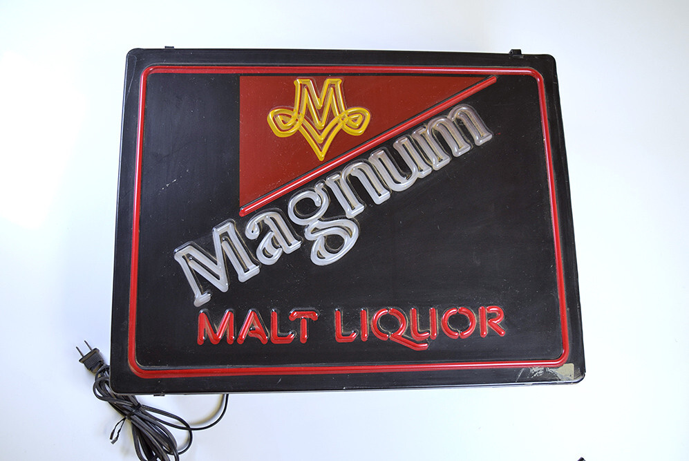 Magnum Malt Liquor Miller Brewing Co Lighted Beer Sign Breweriana * See Photos
