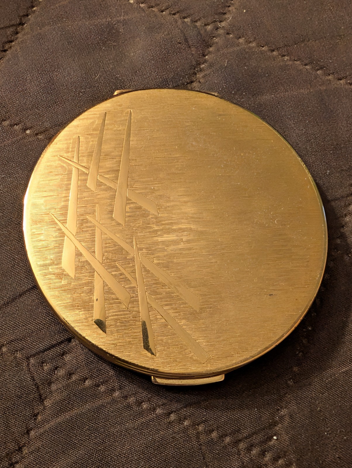 Beautiful Vintage Stratton England Powder Compact - Gold Tone (E)