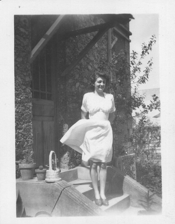 Old Vintage Photo SOLO LEGGY WOMAN SEXY LEGS DRESS BLOWING IN WIND SNAPSHOT