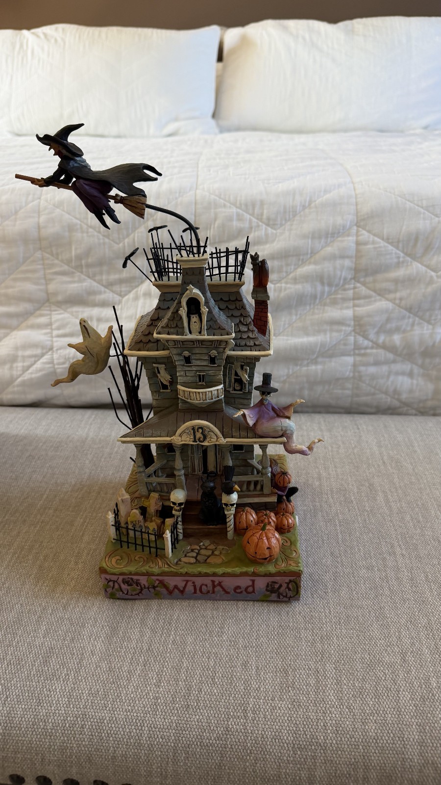 Jim Shore 4010356 JS Hwc Haunted House Figurine Lighted Windows Large