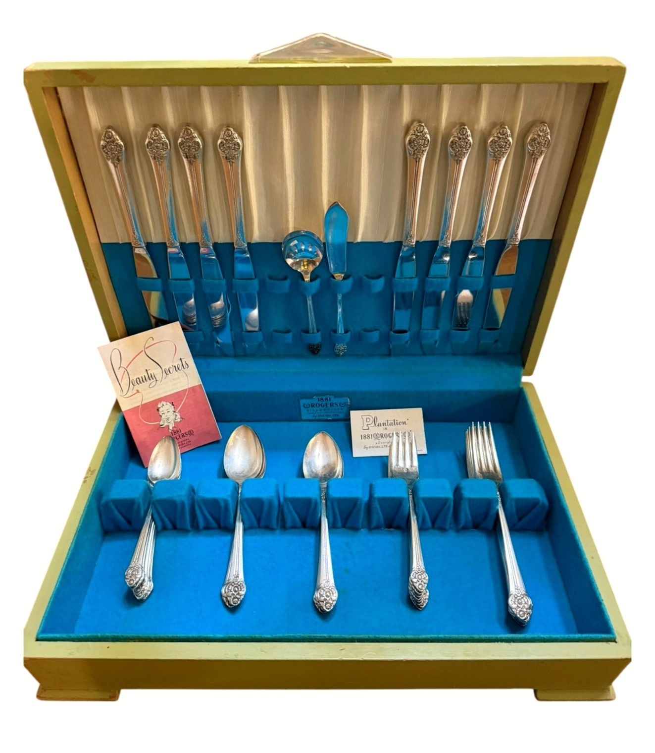 1881 Rogers Oneida Plantation 1948 Silverplate 40-PC Service for 8 w/Chest