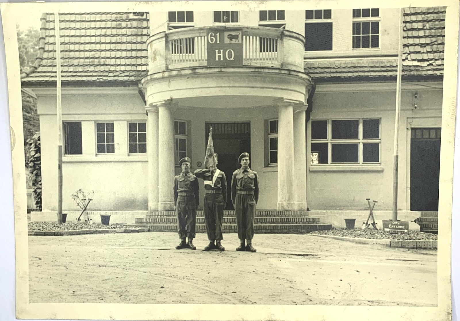 WW2 Era Army Photo Possibly 61st Infantry Brigade HQ in Italy 18x13cm (A)