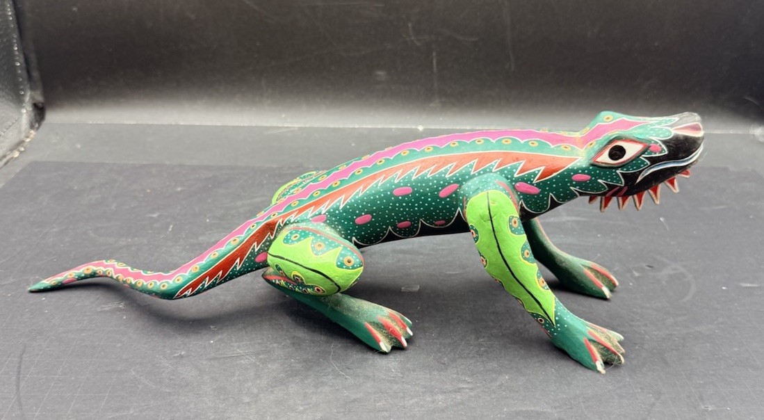 Large Oaxacan Lizard Mexican Alebrije Hand Carved & Painted Signed