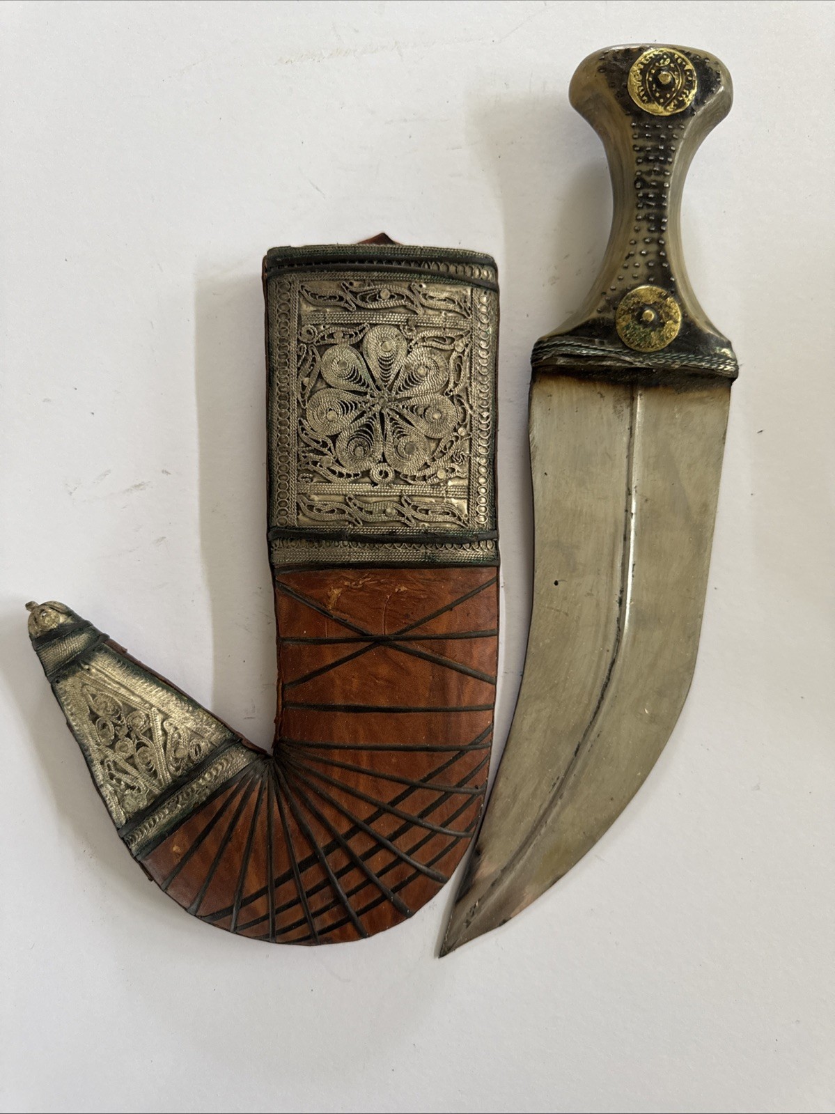 Beautiful Vintage Yemeni Jambiya Dagger Curved Double-Edged Blade with Horn Hilt