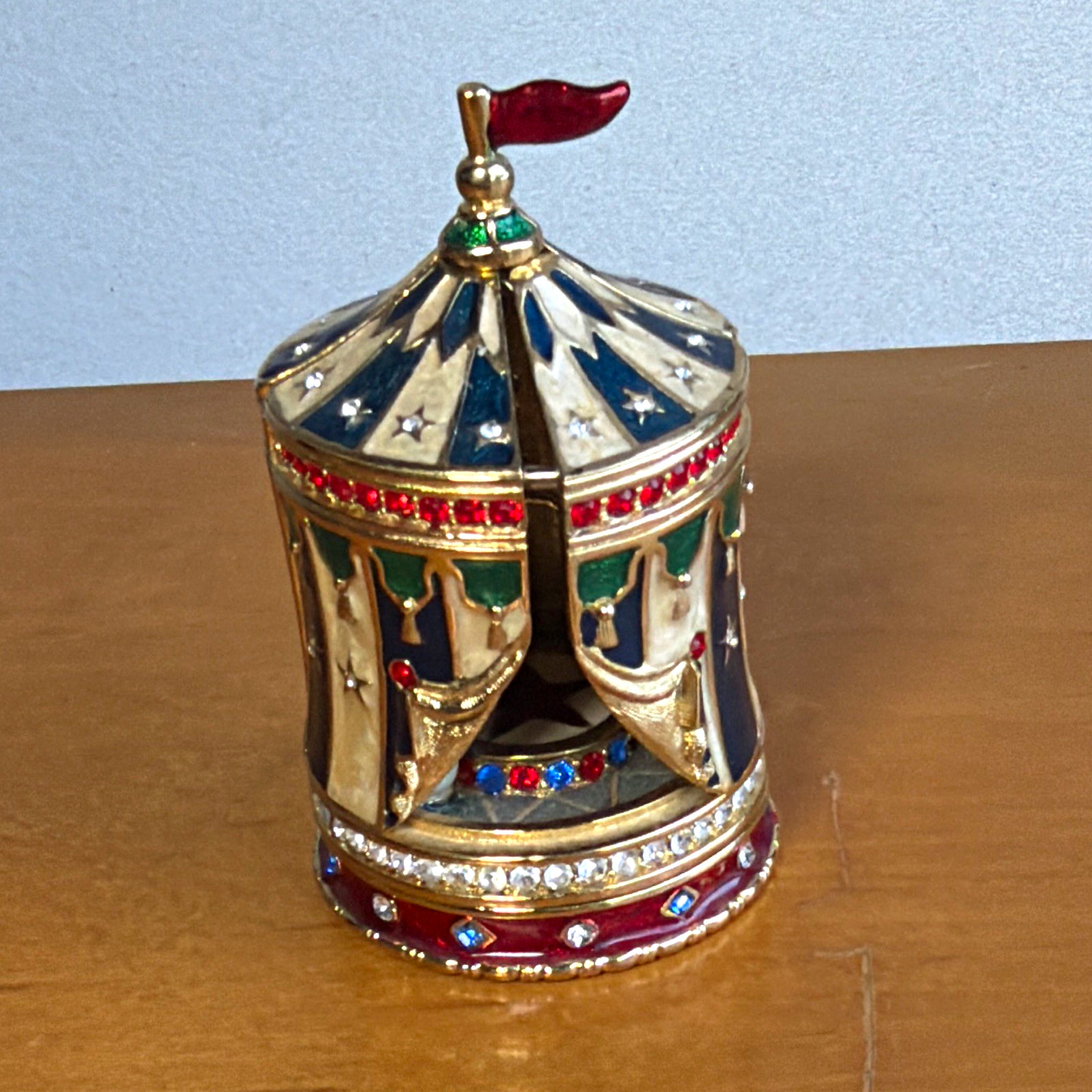 Estée Lauder Beautiful Solid Perfume Circus Tent Compact 2001 Collectible