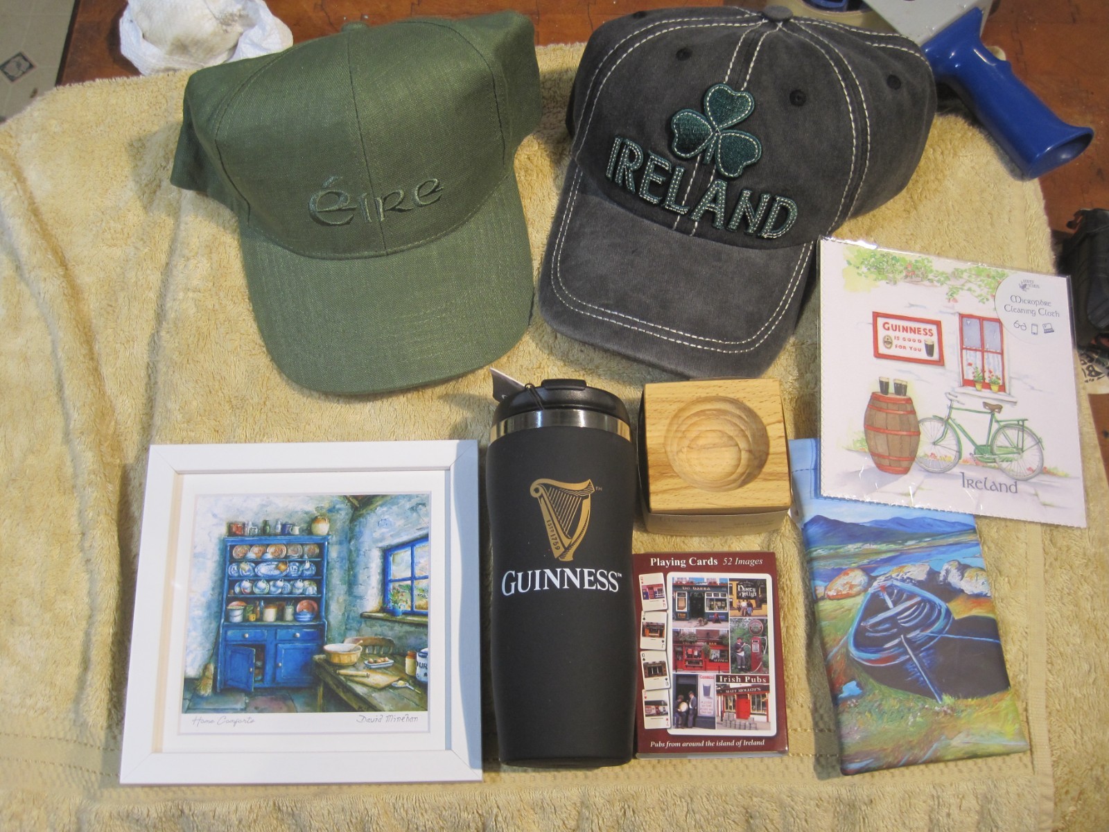 Collection Of Guinness and Irish Memoribiela
