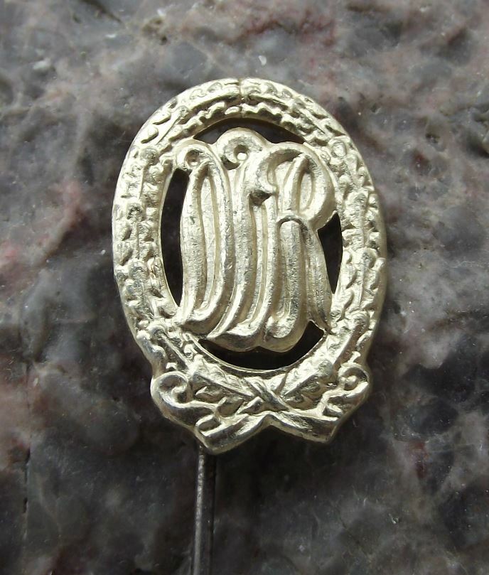 Antique DTSB East German DDR Central Sports Society Award Gold Stick Pin Badge