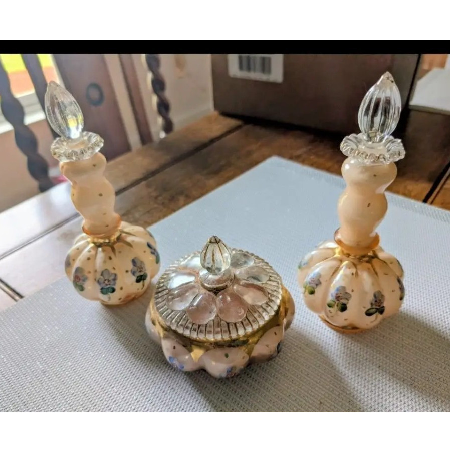Beautiful Vintage FENTON Decorative Glass three piece 1940 Vanity set