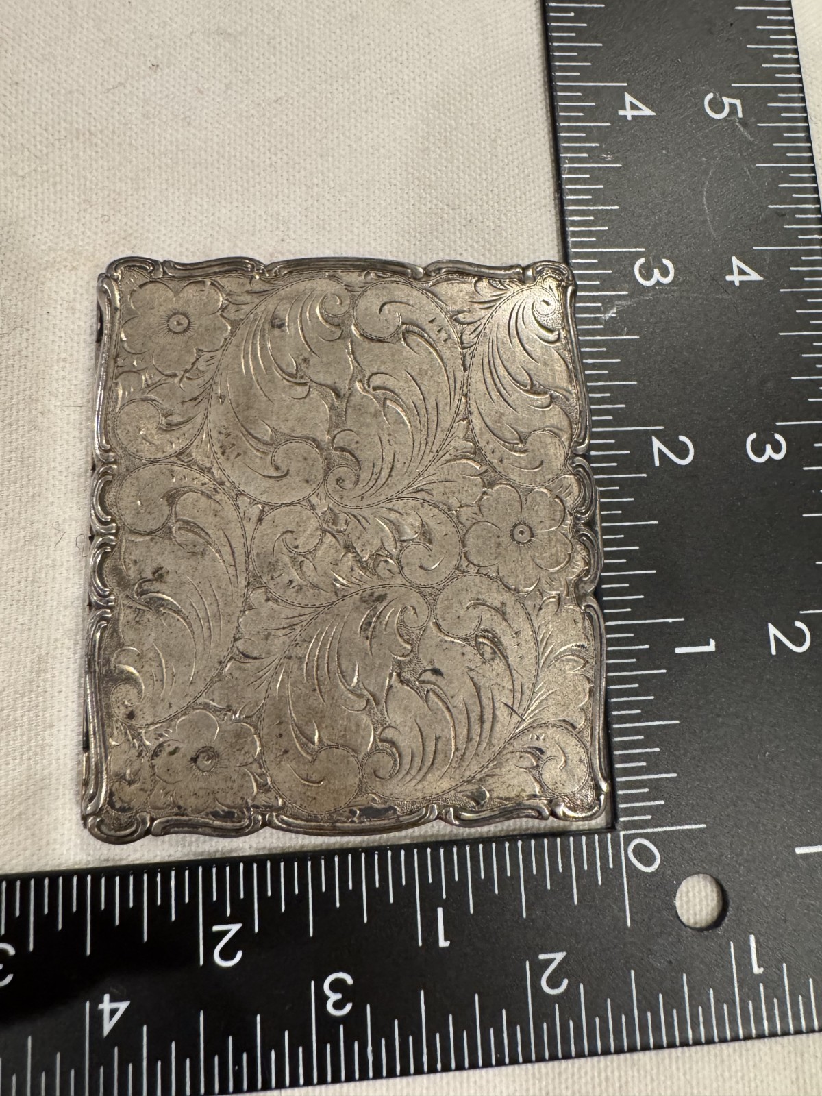 Antique Silver Compact with Deep Beautiful Etching (No marking for Silver Purity