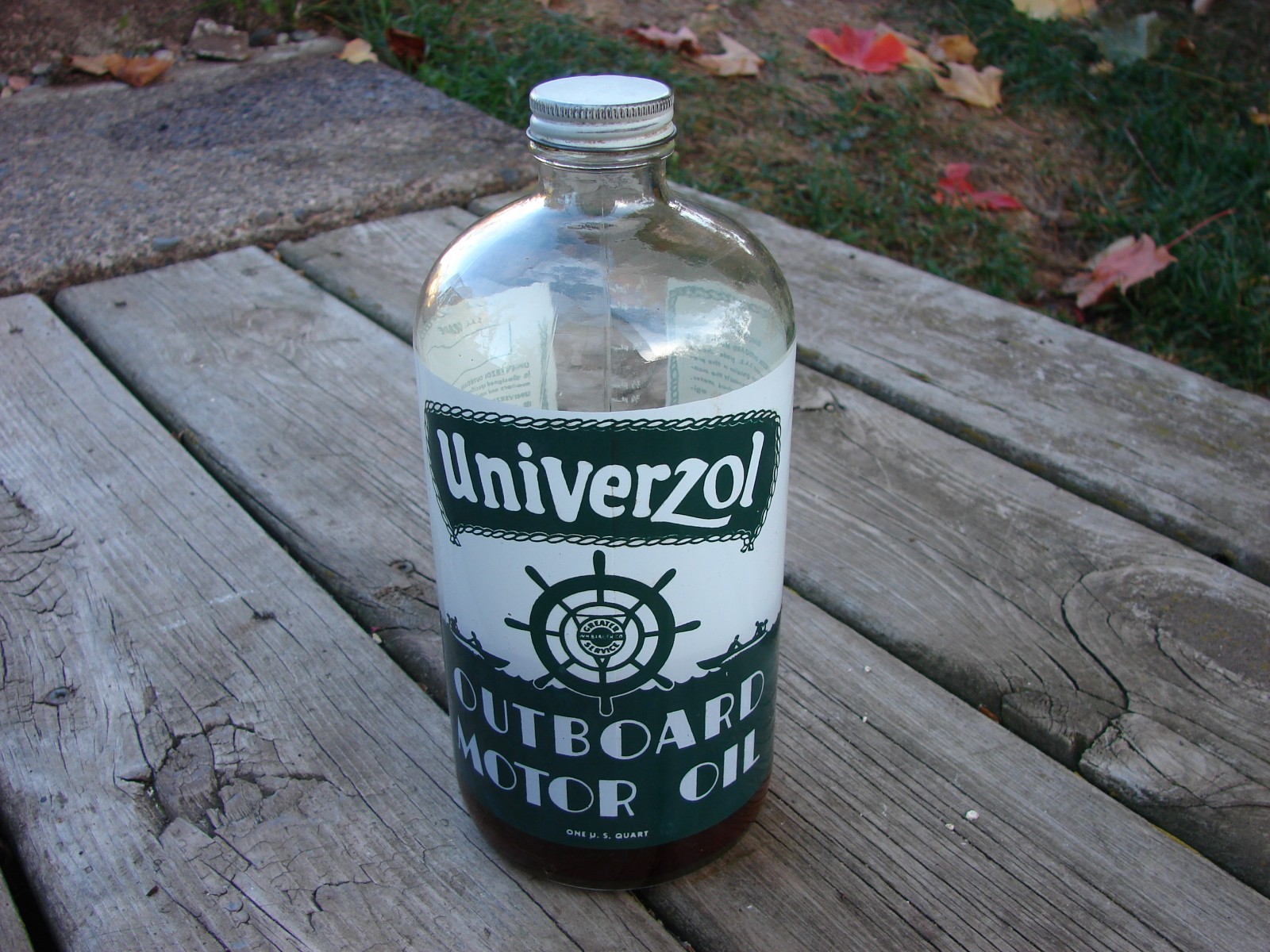 RARE UNIVERZOL OUTBOARD MOTOR OIL BOTTLE W.H. BARBER CO. NICE