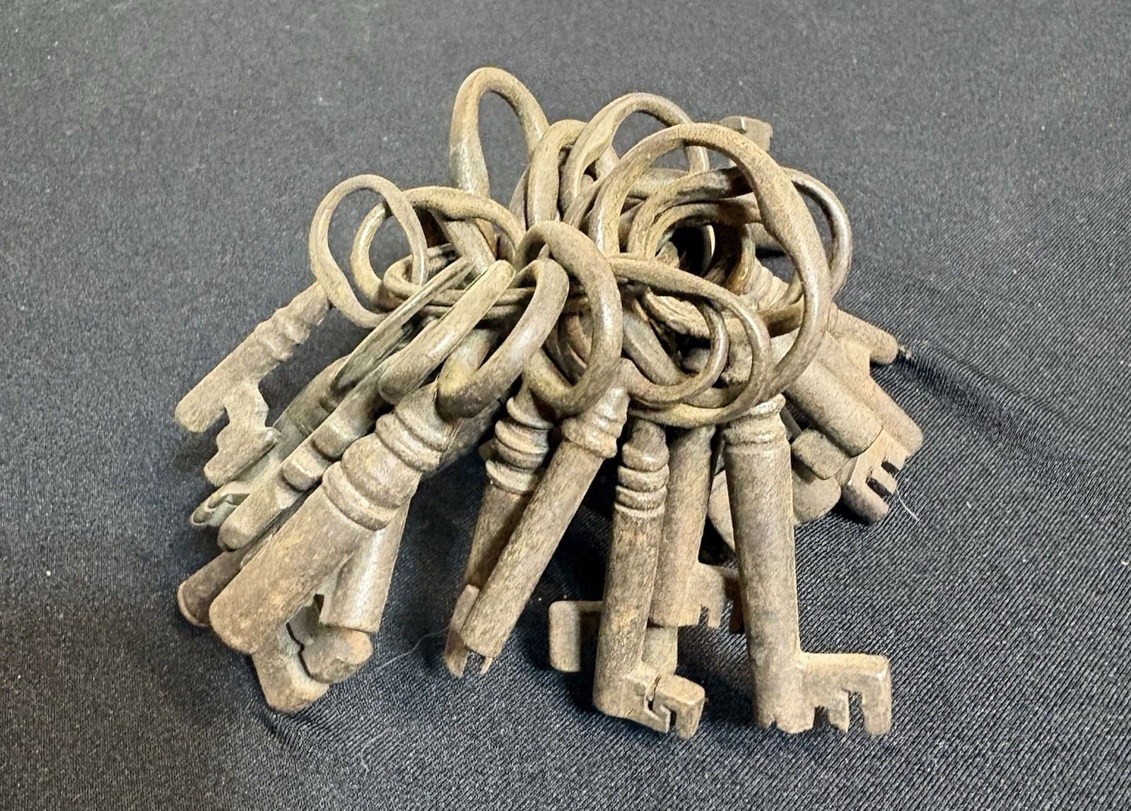 🌿 🗝️Old Antique Vintage Keys Old Skeleton Keys Rare GENUINE Set Of 23