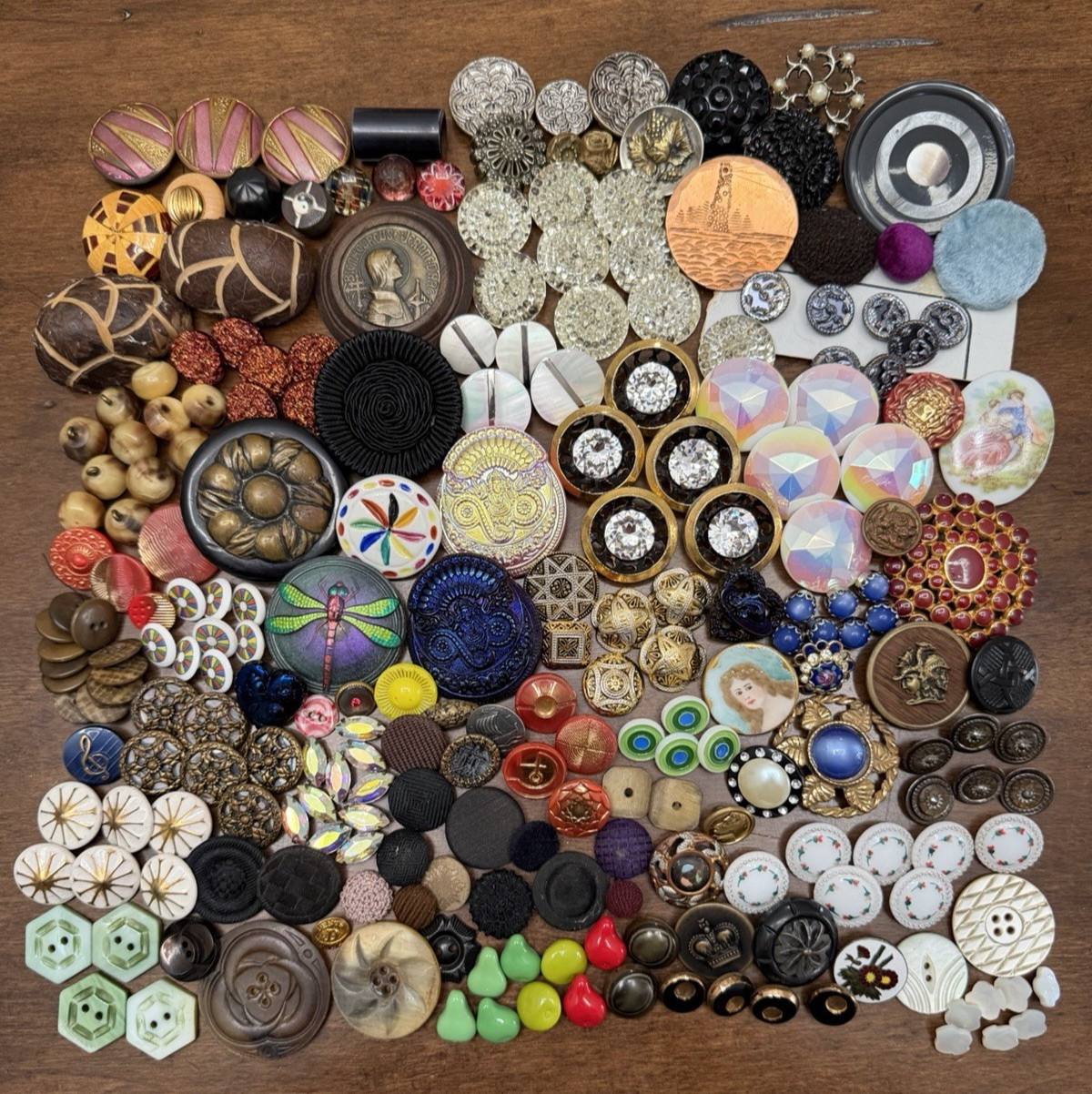 HUGE Vintage Lot of 230 Buttons - Glass MOP Ceramic Horn Metal Rhinestone (Z19)