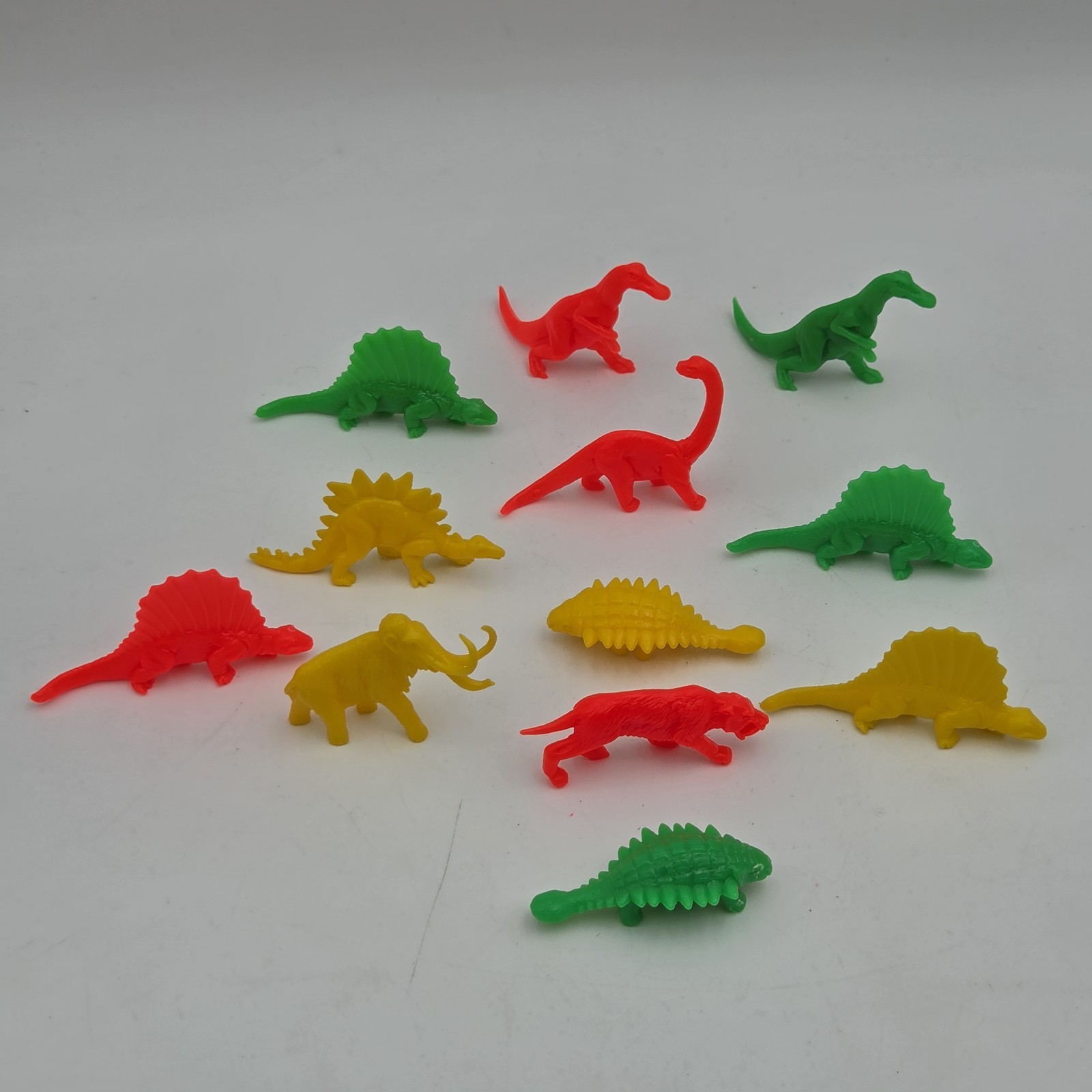 Vintage 1960s Playset Dinosaurs & others Lot of 12 Figures