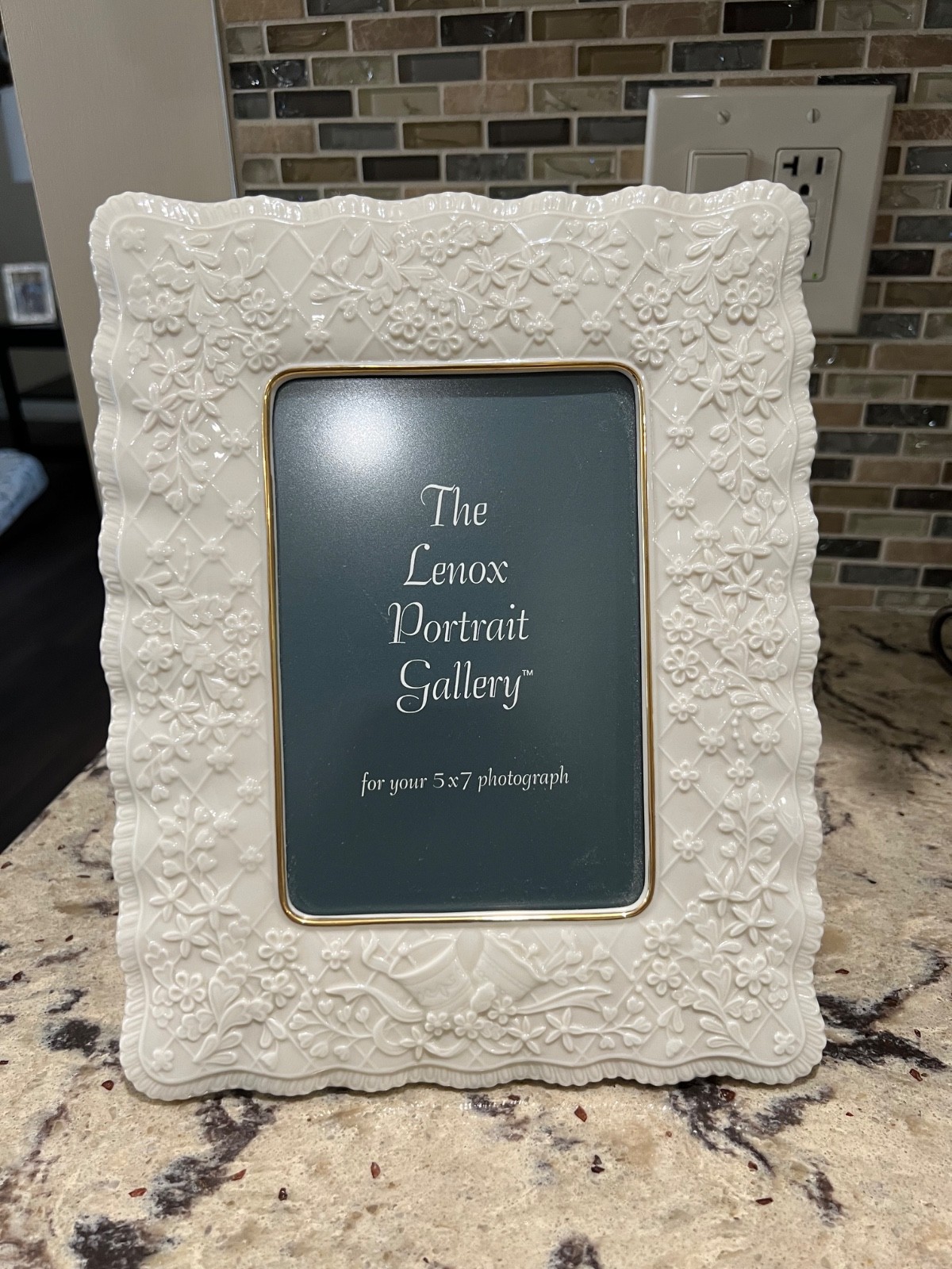 LENOX Wedding Promises Collection Photo 5x7 Picture Frame Embossed Gold Trim