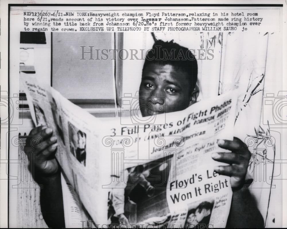 1960 Press Photo Heavyweight boxing champ Floyd Patterson relaxes in hotel room