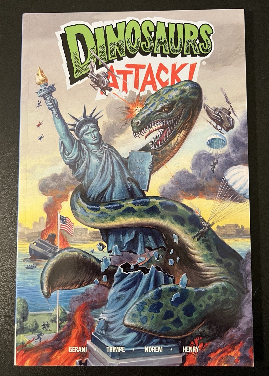 Dinosaurs Attack Graphic Novel IDW Topps 2014 TPB