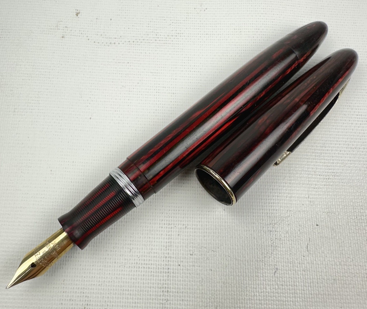 Vintage Sheaffer Craftsman Carmine Red Striated Vac Fill Fountain Pen 14K Nib