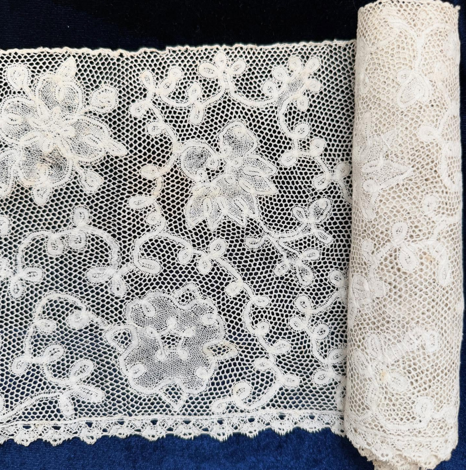 Rare 17th century  Antique Flemish bobbin Lace panel 2 yrds