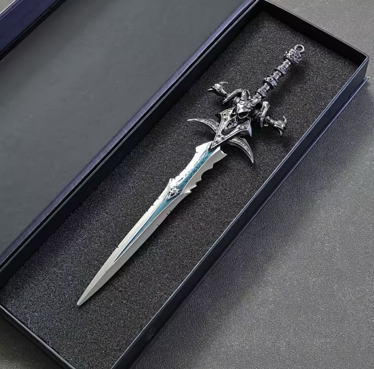 Warcraft WOW Peripheral Lich King Shadow of Sorrow Frostmourne Weapon Model