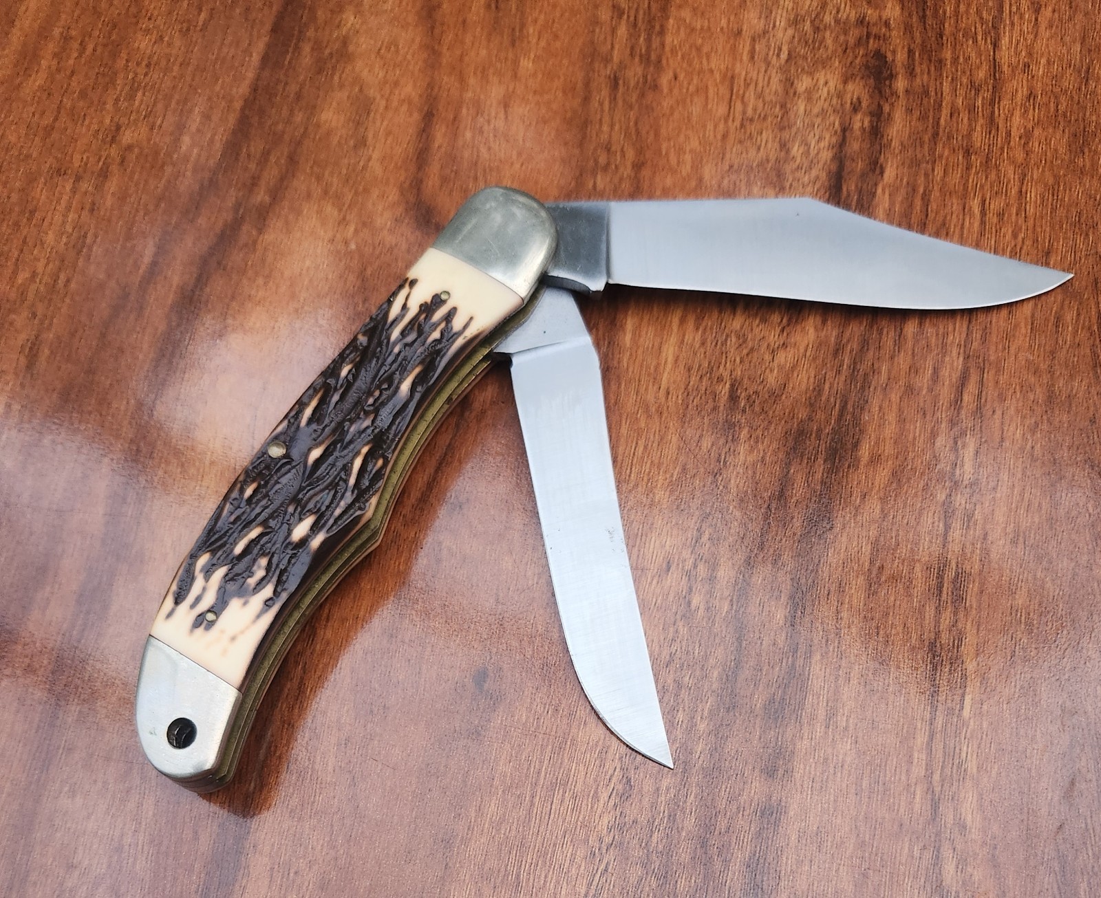 Schrade Uncle Henry 227UH, USA  Two Blade Large Hunter Strong Snap Pre-Own Clean