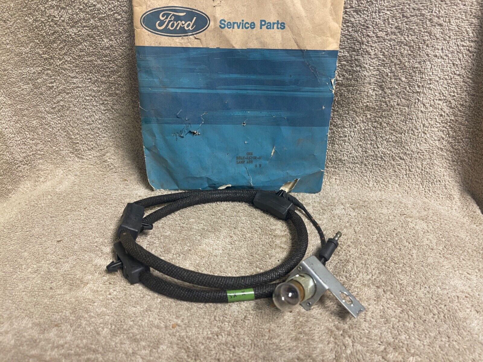 NOS FORD D84Y-15702-A 1978-80 MERCURY MONARCH ENGINE COMPARTMENT LAMP ASSEMBLY