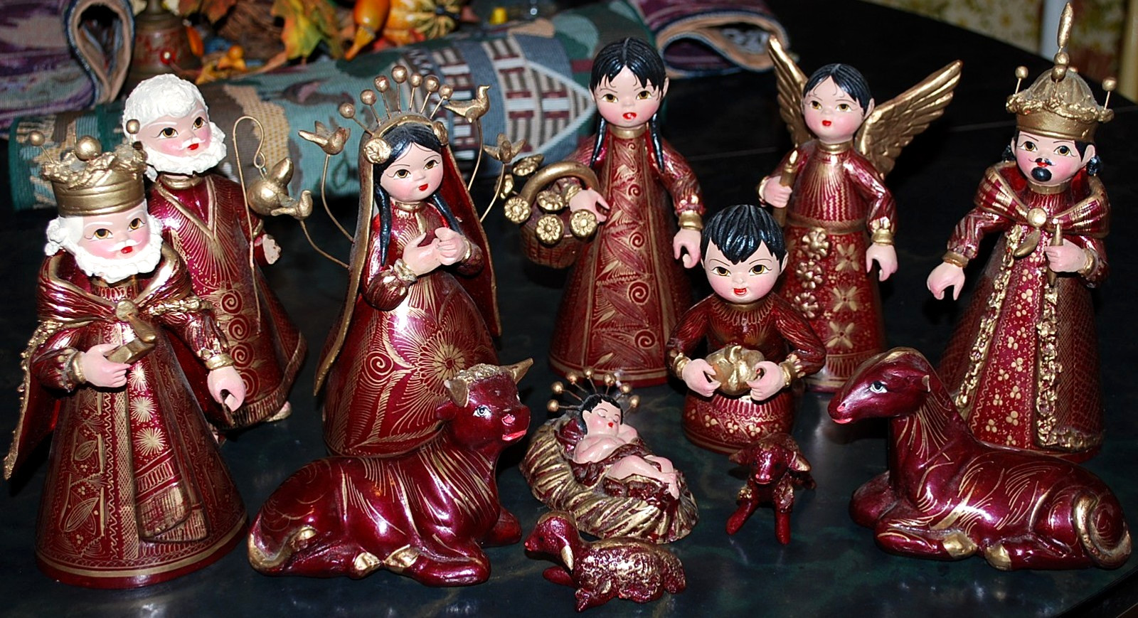 Vtg 12 pc MEXICAN FOLK ART Nativity Set HANDMADE TERRACOTTA Lg Size Figures/Gold