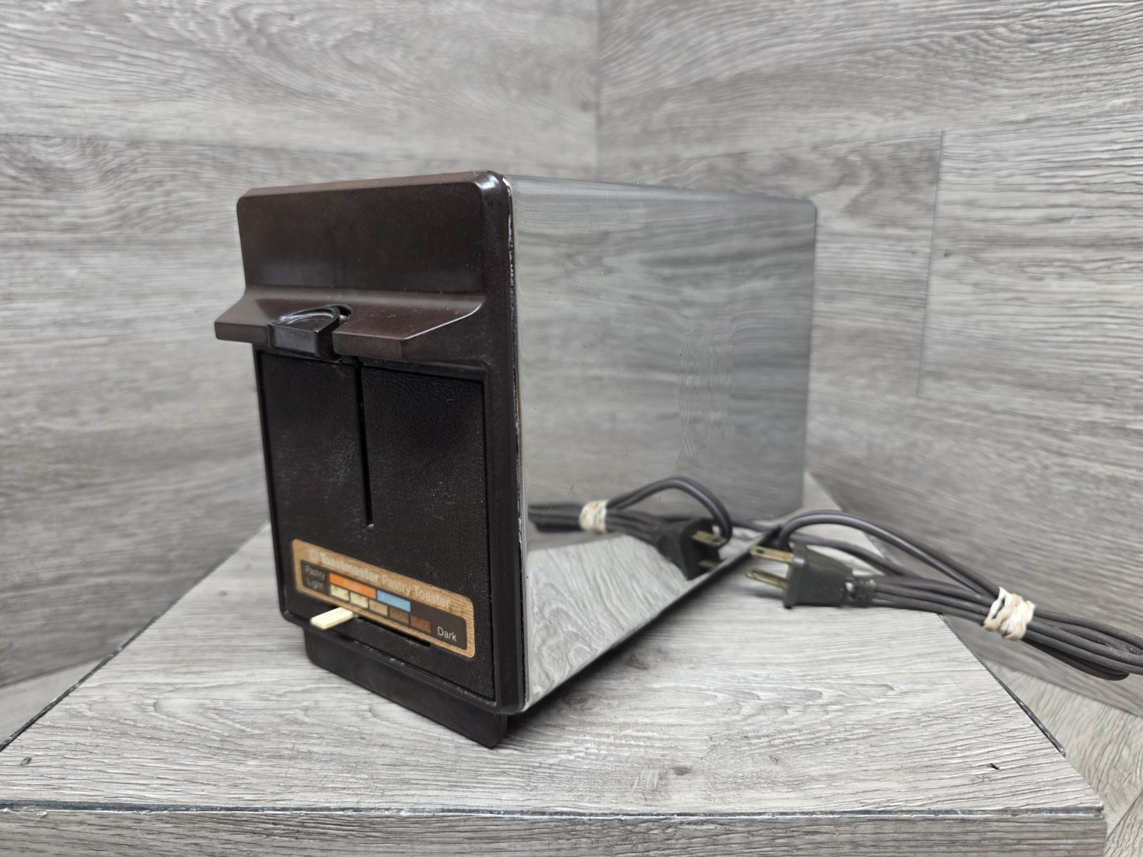 Vintage Mid Century Toastmaster Pastry Toaster Brown/Chrome Model B705C Works