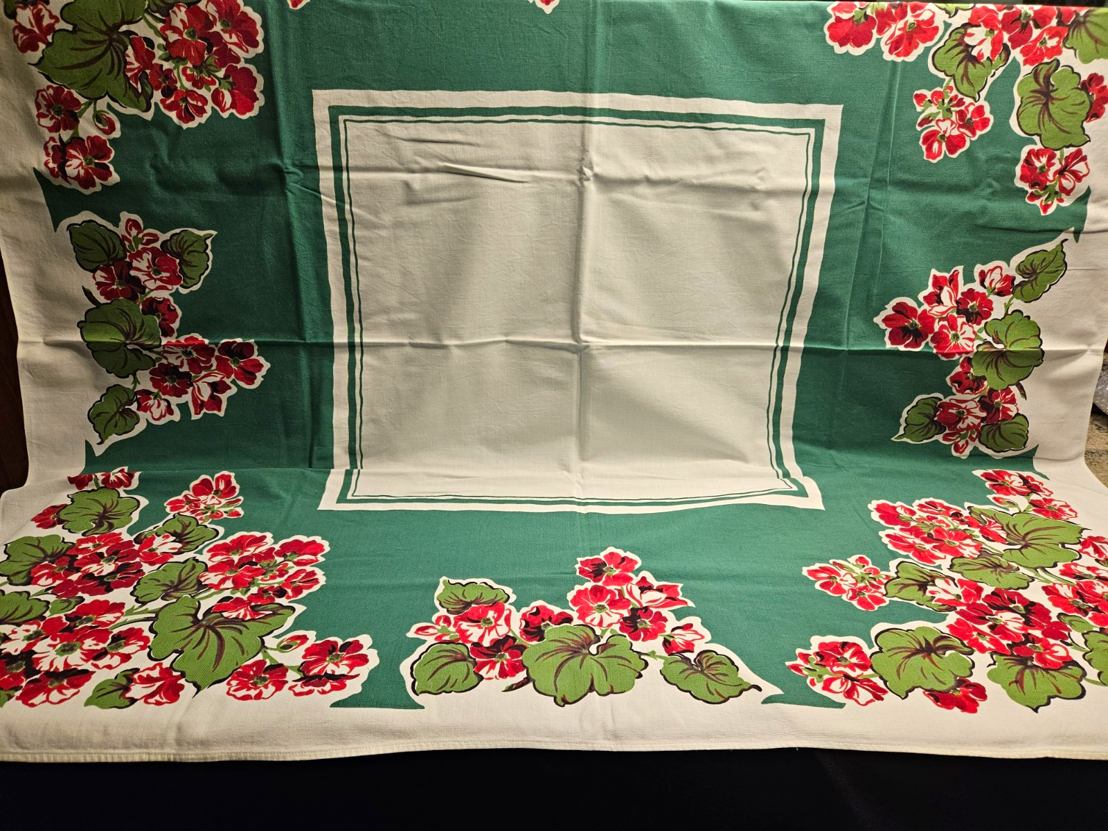 FANTASTIC VINTAGE RECTANGULAR GERANIUM TABLECLOTH