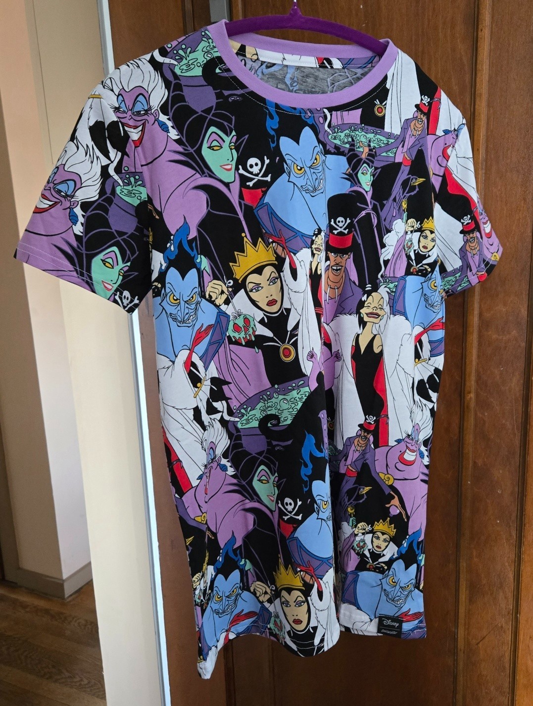 Disney Villians Cakeworthy T-shirt Small NWOT