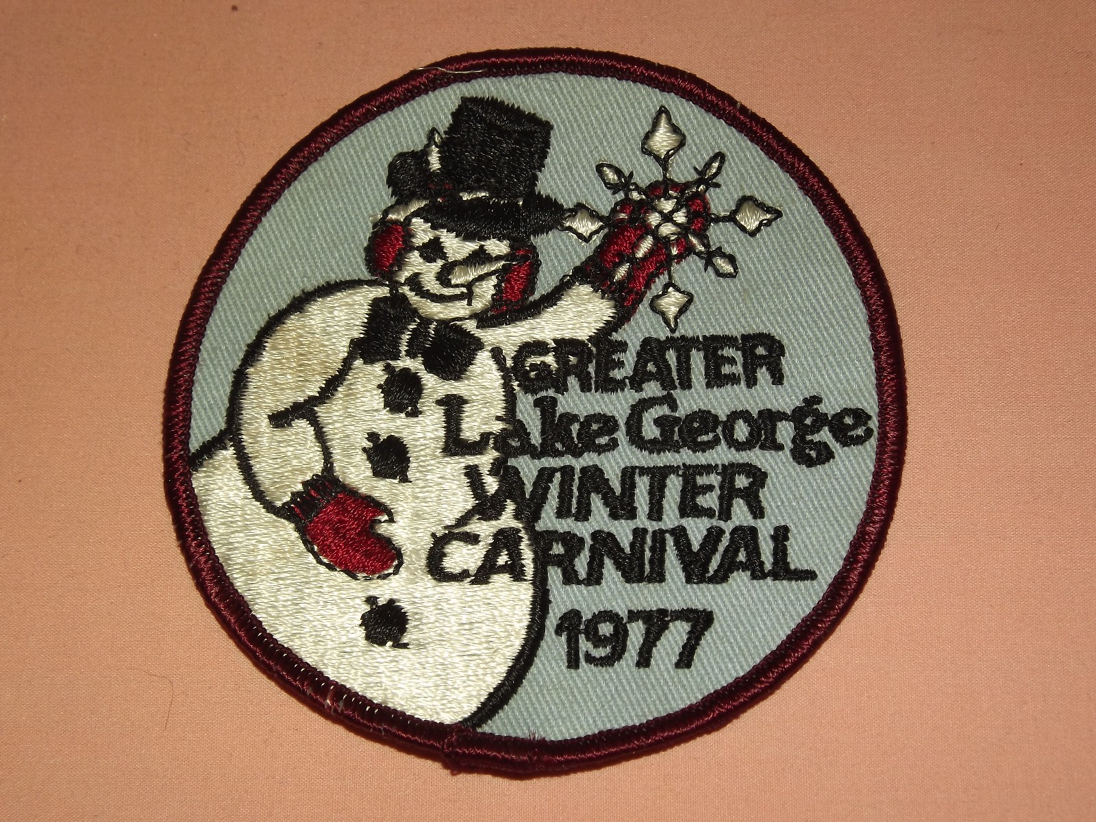 VINTAGE 1977 GREATER LAKE GEORGE WINTER CARNIVAL CLOTH PATCH