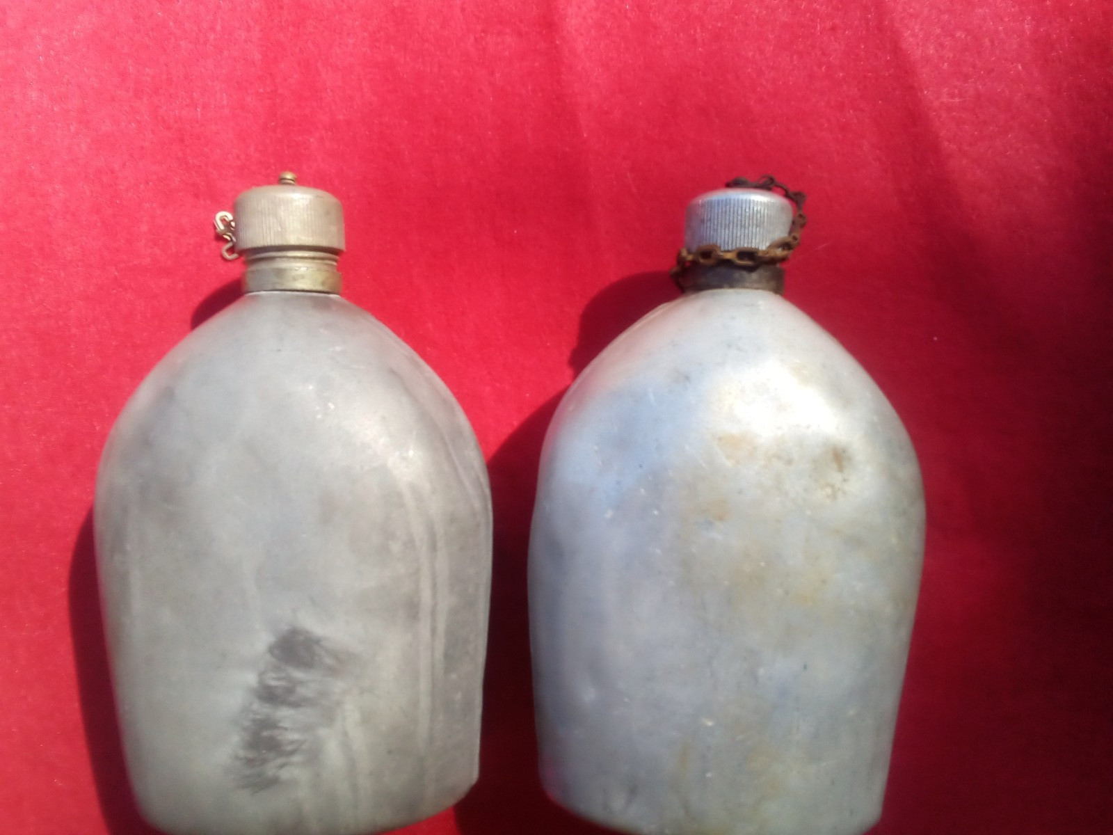 2 WW1 US ARMY 1918 CANTEENS VERY NICE BOTH AGM 1918 DATED.