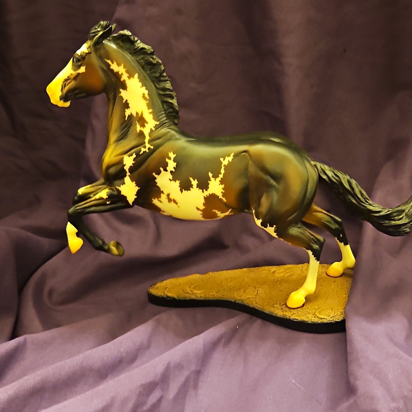 Breyer BreyerFest 2022  Marzipan Traditional Seal Bay Pinto Pattern 1,100 Pieces