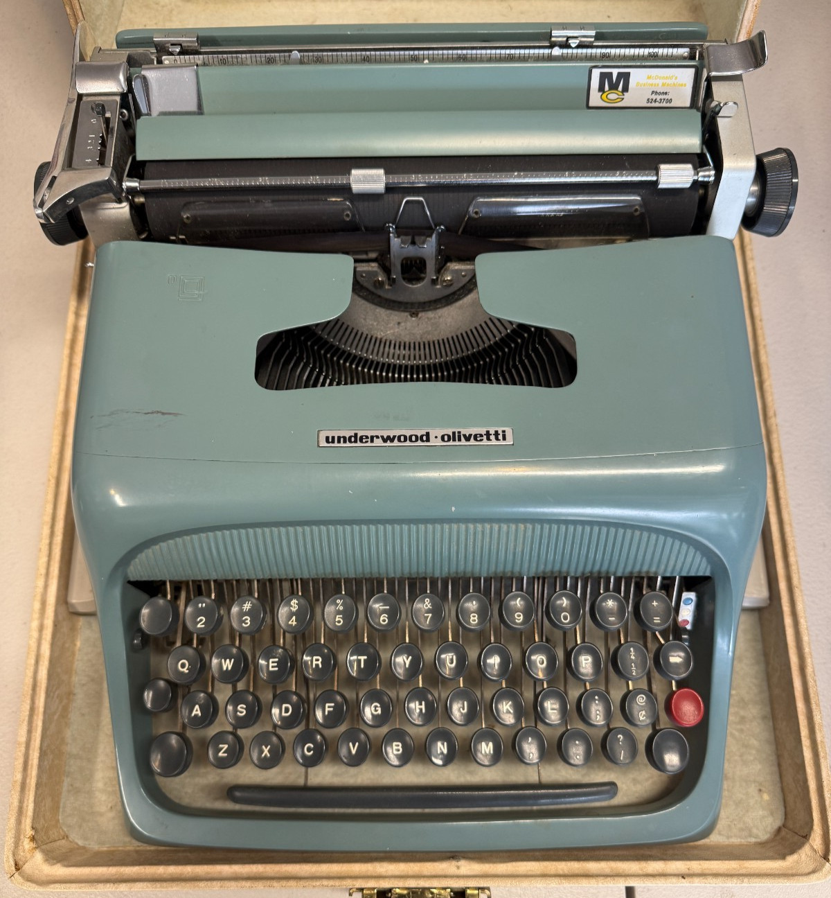 olivetti underwood studio 44 typewriter with original hard case