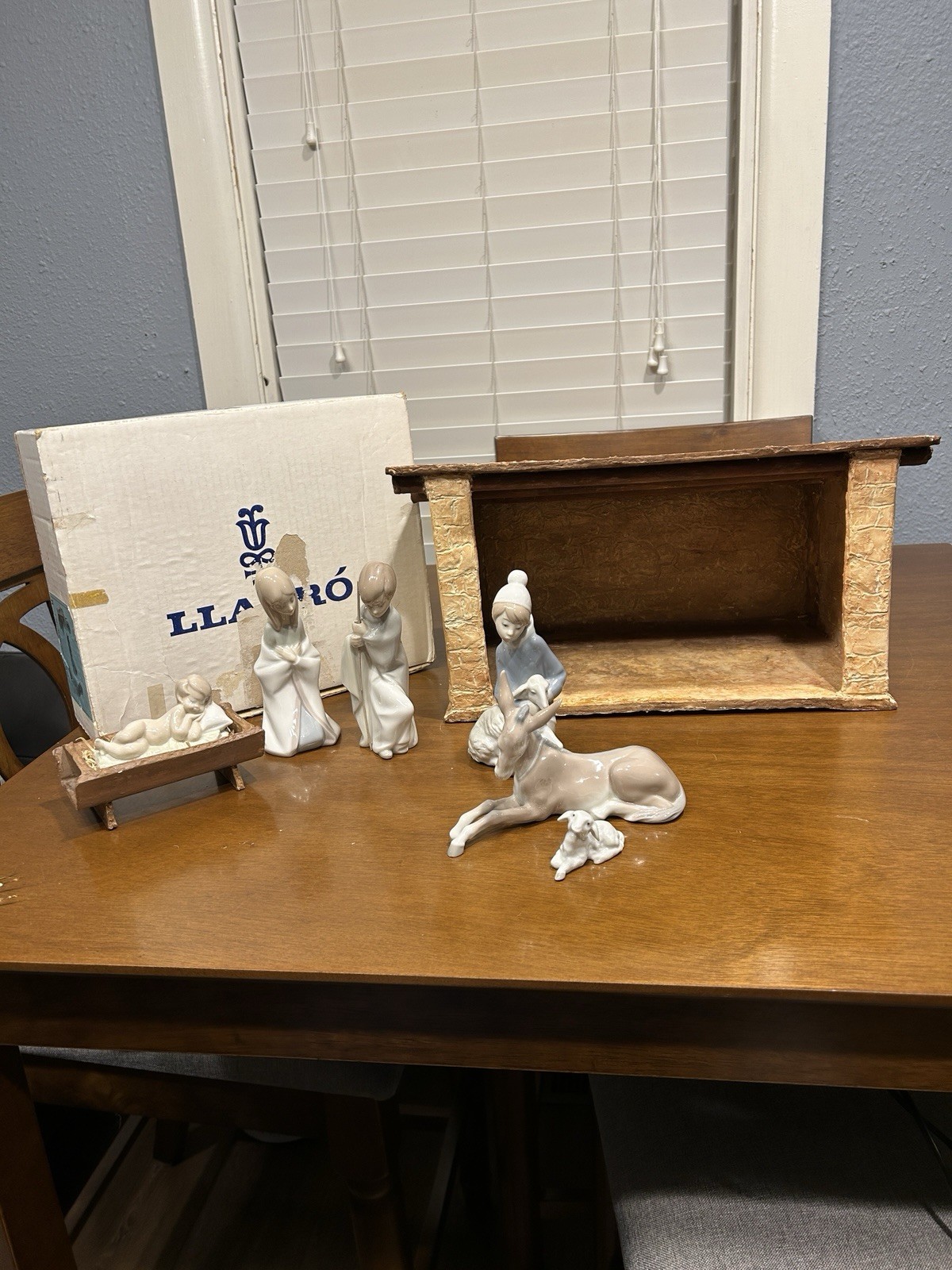 LLADRO 6 Piece Porcelain Nativity Set Jesus, Mary, Joseph, Cow, Donkey, Shepherd LLADRO 6 Piece Porcelain Nativity Set Jesus, Mary, Joseph, Cow, Donkey, Shepherd
