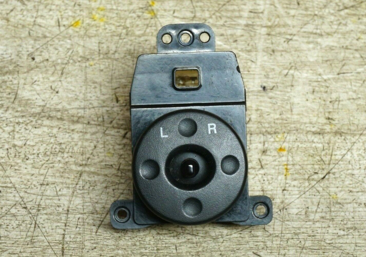 2006-2008 HYUNDAI ACCENT FRONT LEFT DRIVER DOOR POWER MIRROR CONTROL SWITCH OEM