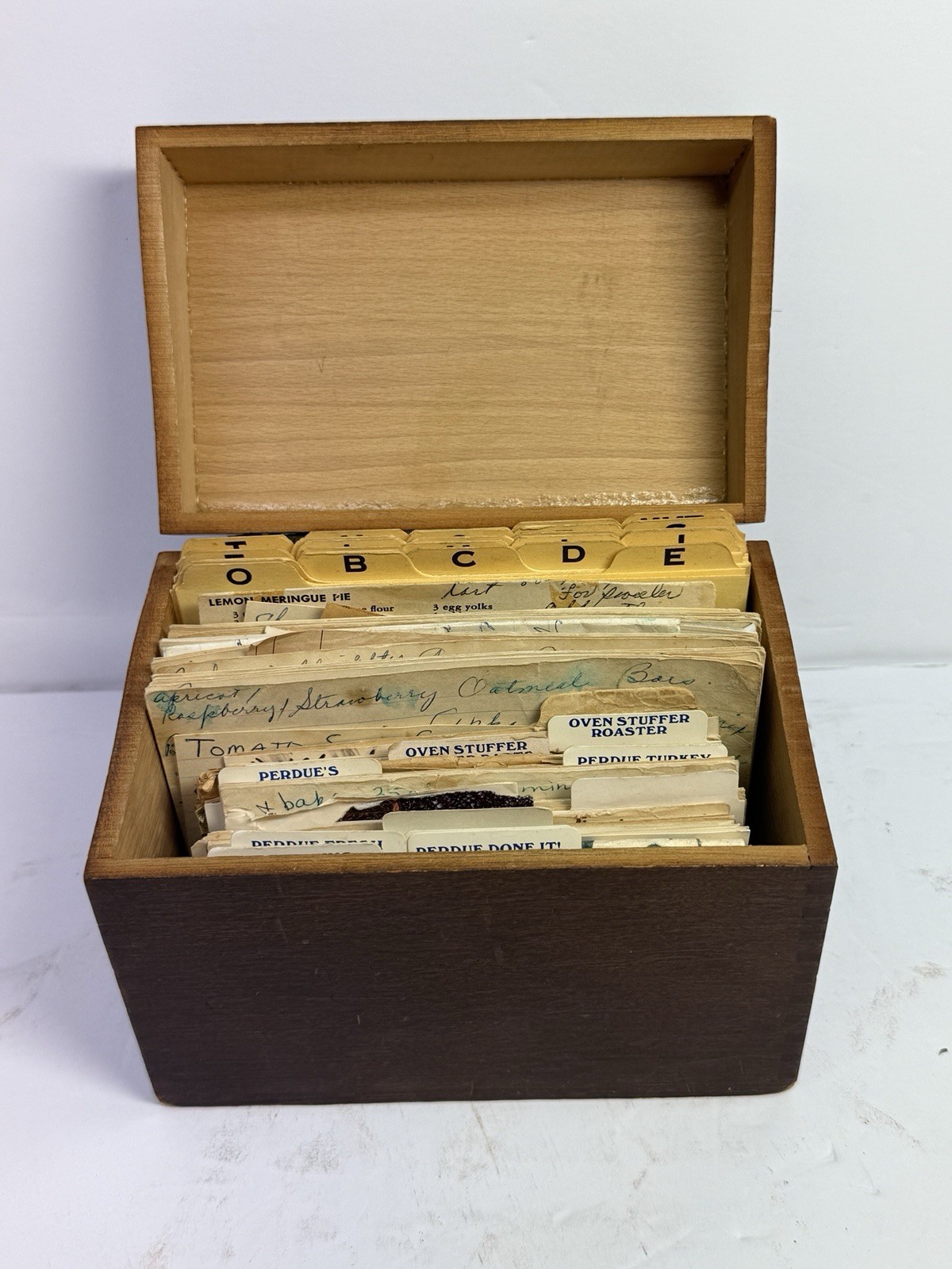 Vintage Handwritten Recipe Card Collection Wooden Box A-Z Dividers Ephemera Lot